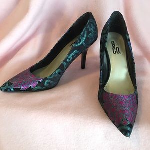 9 & Co Pointy Toe Brocade Pumps Sz 9